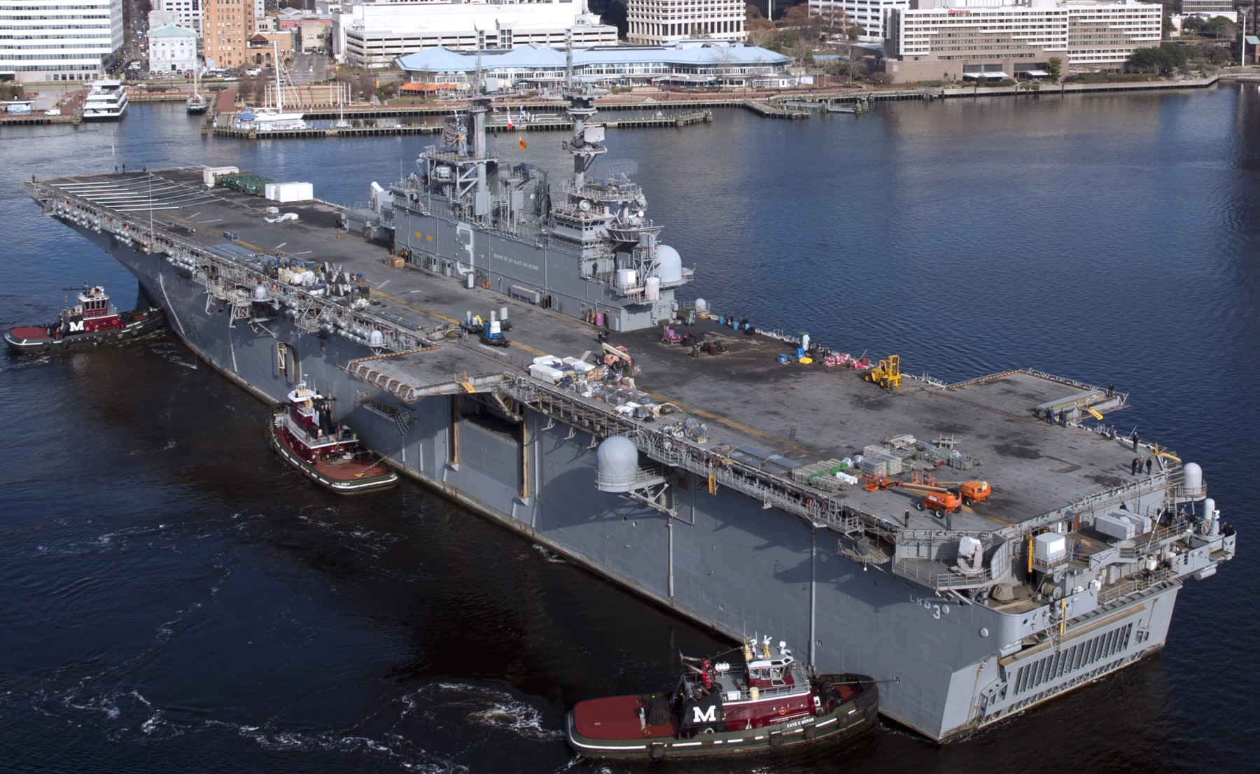 lhd-3 uss kearsarge wasp class amphibious assault ship landing dock us navy 138