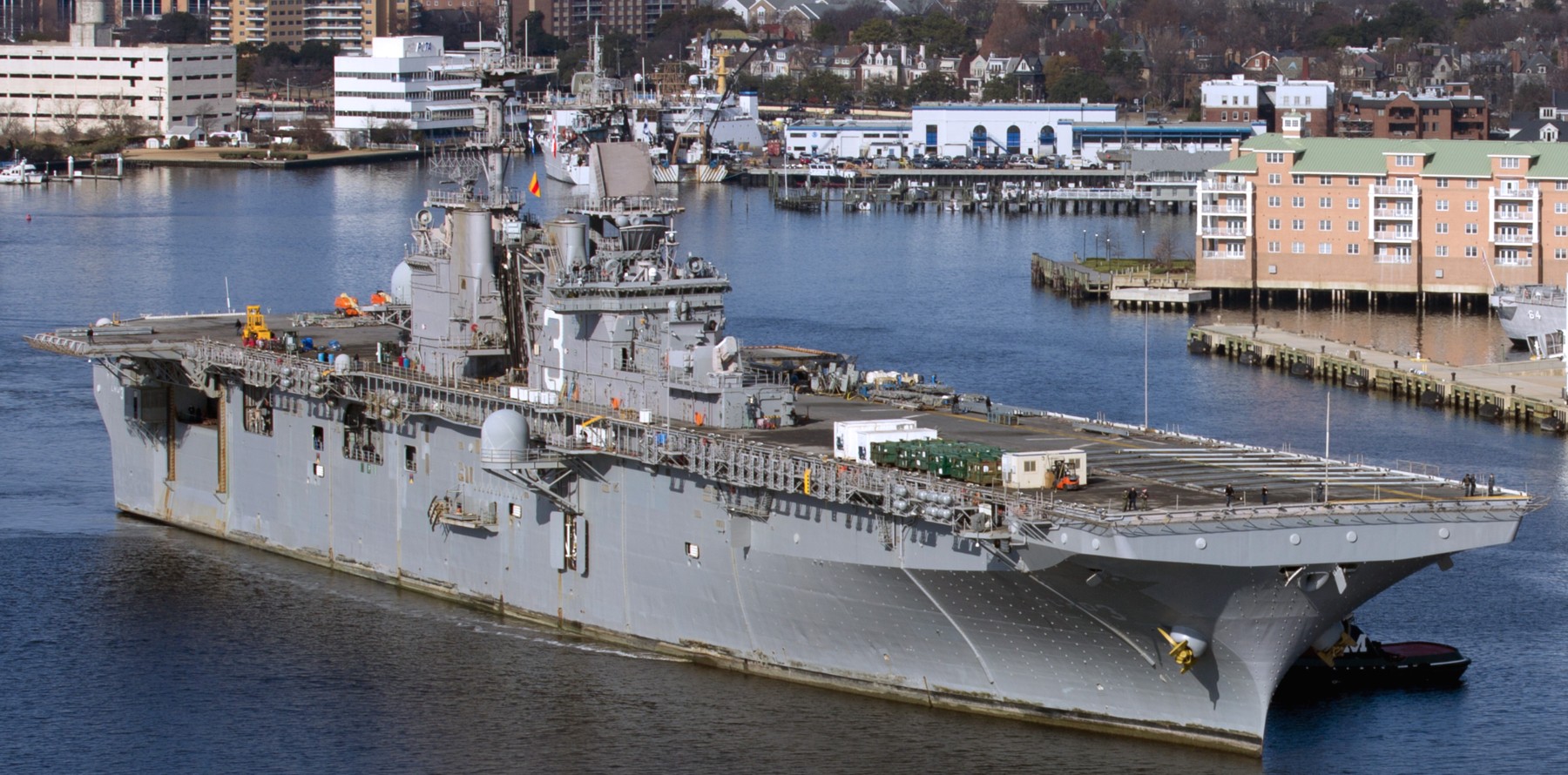lhd-3 uss kearsarge wasp class amphibious assault ship landing dock us navy 139
