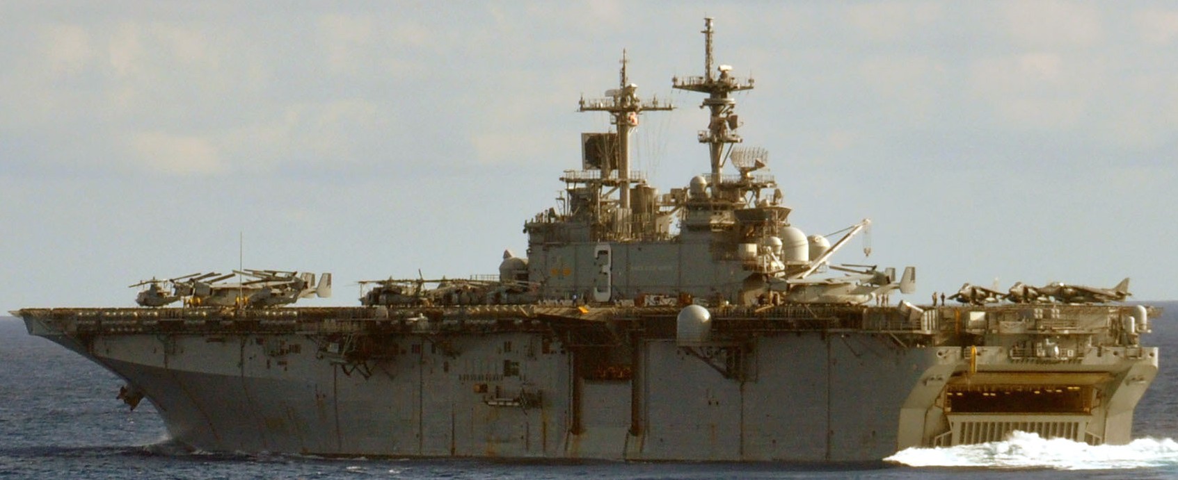 lhd-3 uss kearsarge wasp class amphibious assault ship us navy marines vmm-162 148