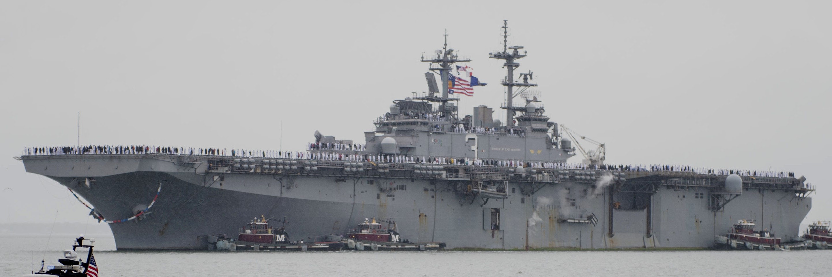 lhd-3 uss kearsarge wasp class amphibious assault ship landing dock us navy 167