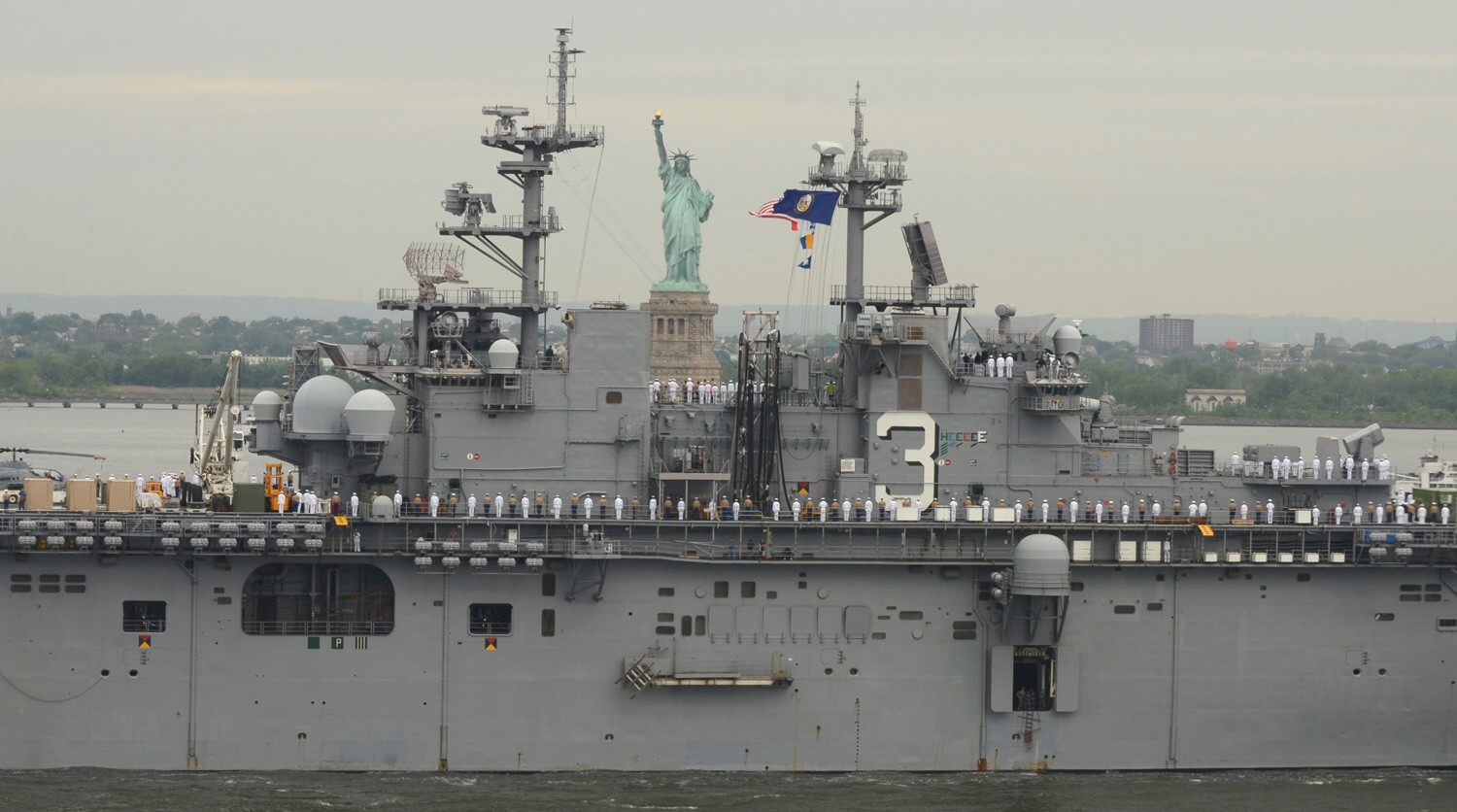 lhd-3 uss kearsarge wasp class amphibious assault ship landing dock us navy new york fleet week 172
