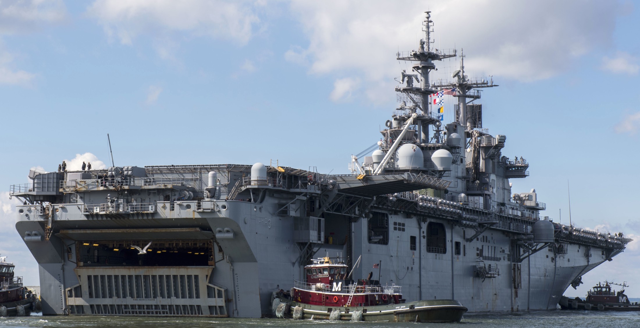 lhd-3 uss kearsarge wasp class amphibious assault ship landing dock us navy marines naval station norfolk virginia 191