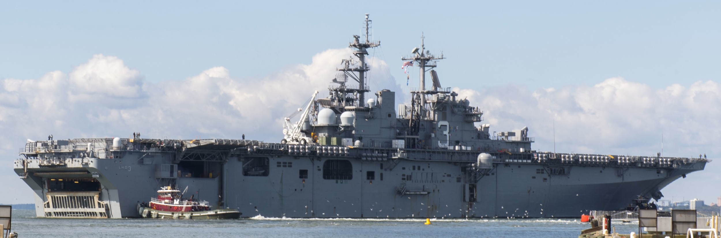 lhd-3 uss kearsarge wasp class amphibious assault ship landing dock us navy marines departing norfolk virginia 192