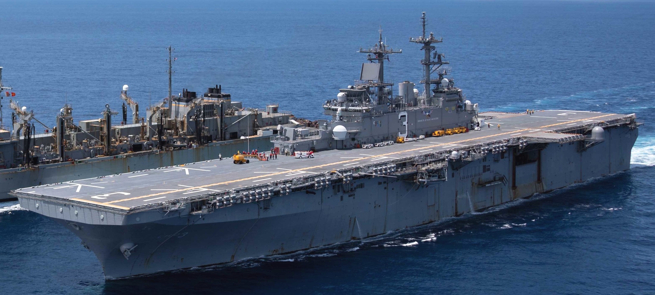 lhd-3 uss kearsarge wasp class amphibious assault ship landing dock us navy marines 214