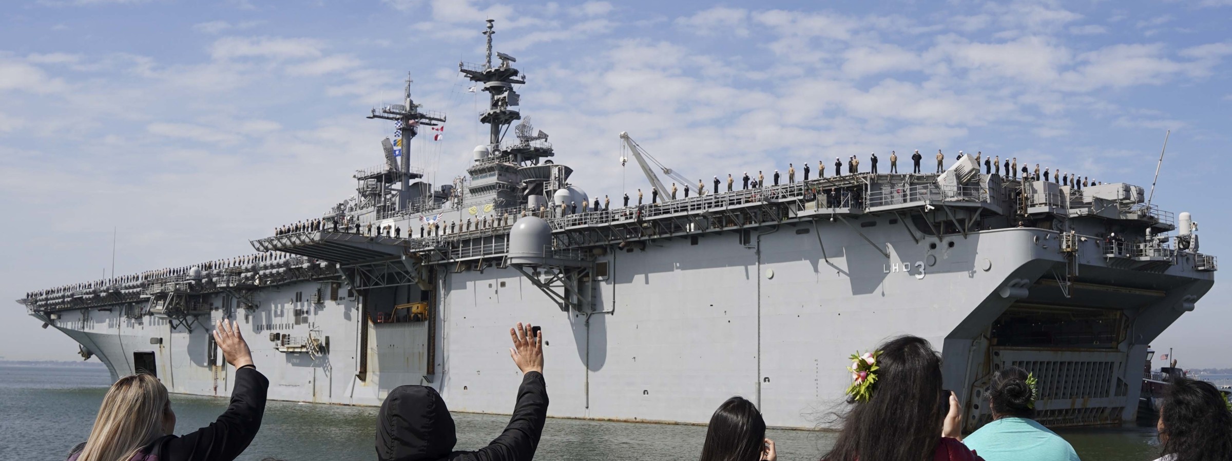 lhd-3 uss kearsarge wasp class amphibious assault ship landing dock us navy marines naval station norfolk virginia 222