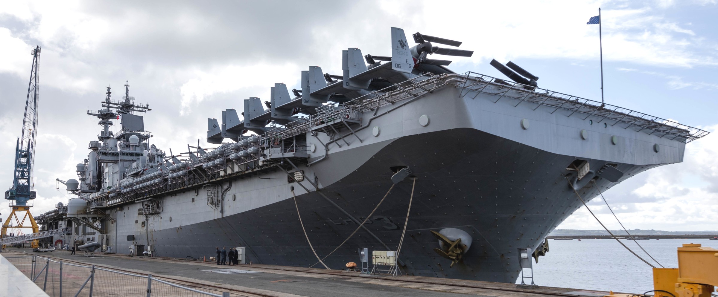 lhd-3 uss kearsarge wasp class amphibious assault ship us navy marines vmm-263 brest france 245