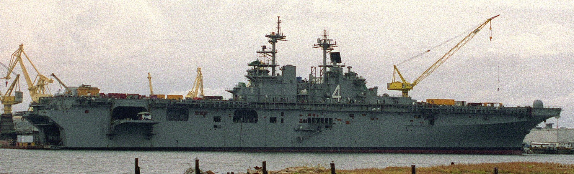 lhd-4 uss boxer wasp class amphibious assault ship dock landing us navy ingalls pascagoula mississippi 02