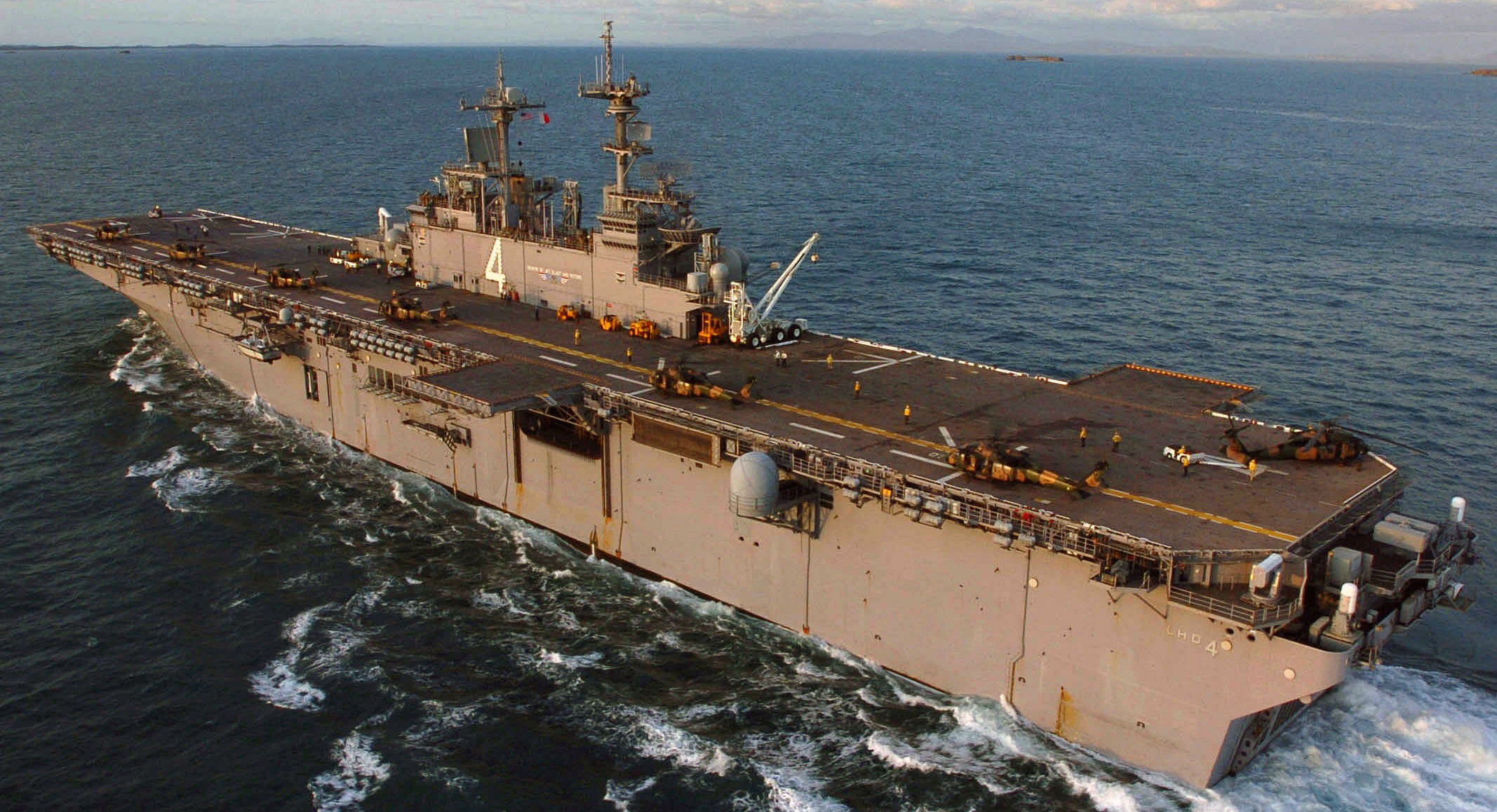 lhd-4 uss boxer wasp class amphibious assault ship dock landing us navy talisman sabre coral sea 20