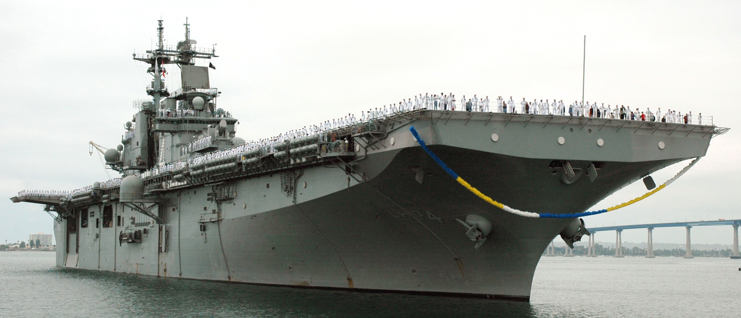 lhd-4 uss boxer wasp class amphibious assault ship dock landing us navy san diego 24
