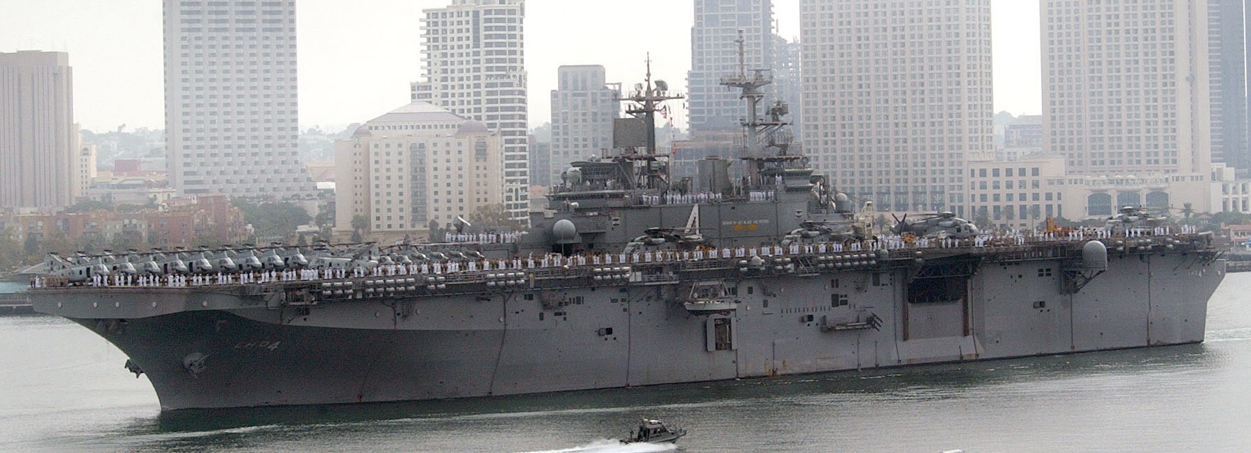lhd-4 uss boxer wasp class amphibious assault ship dock landing us navy marines hmm-165 departing san diego 27