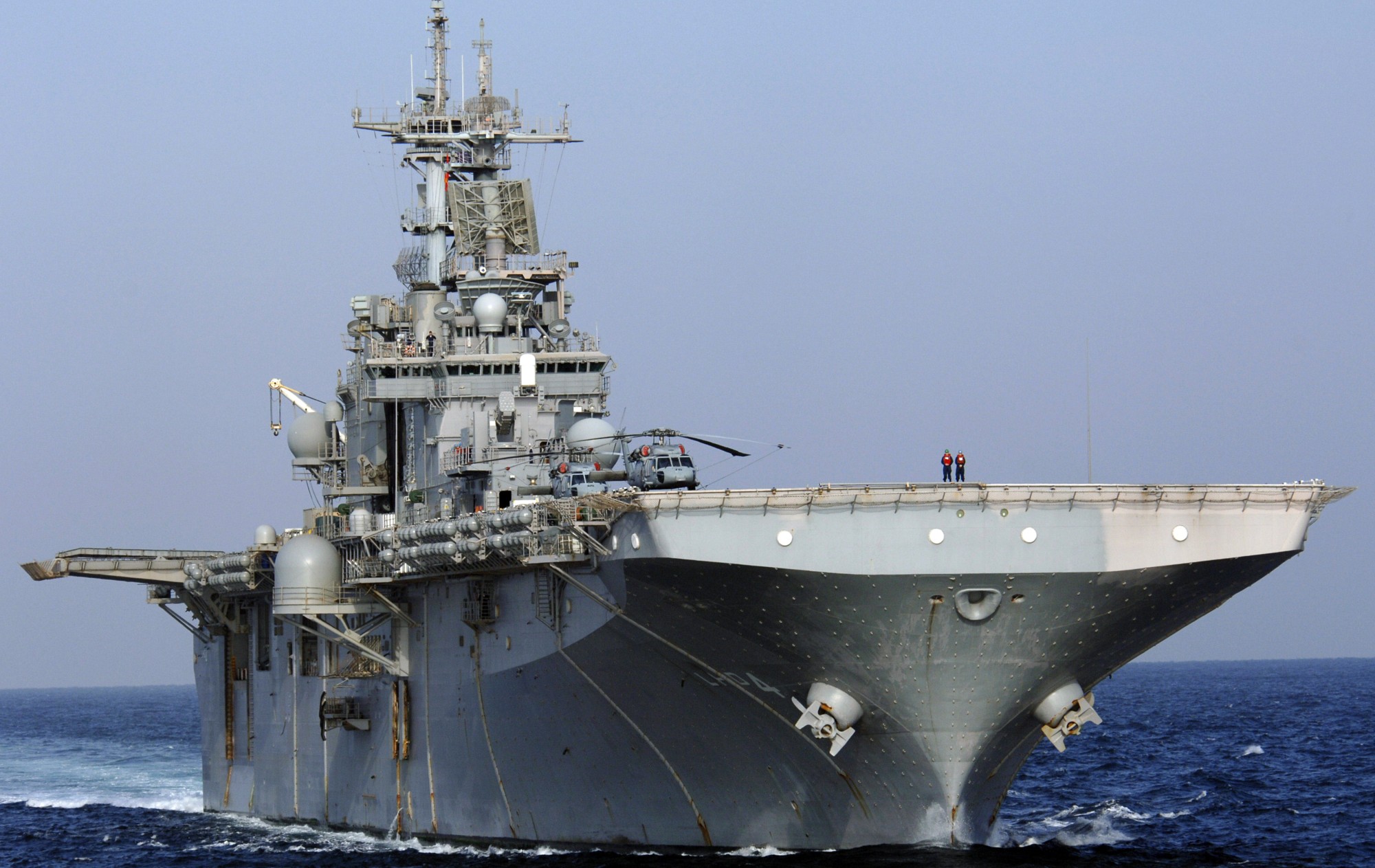 lhd-4 uss boxer wasp class amphibious assault ship dock landing us navy 5th fleet aor hmm-165(rein) 30