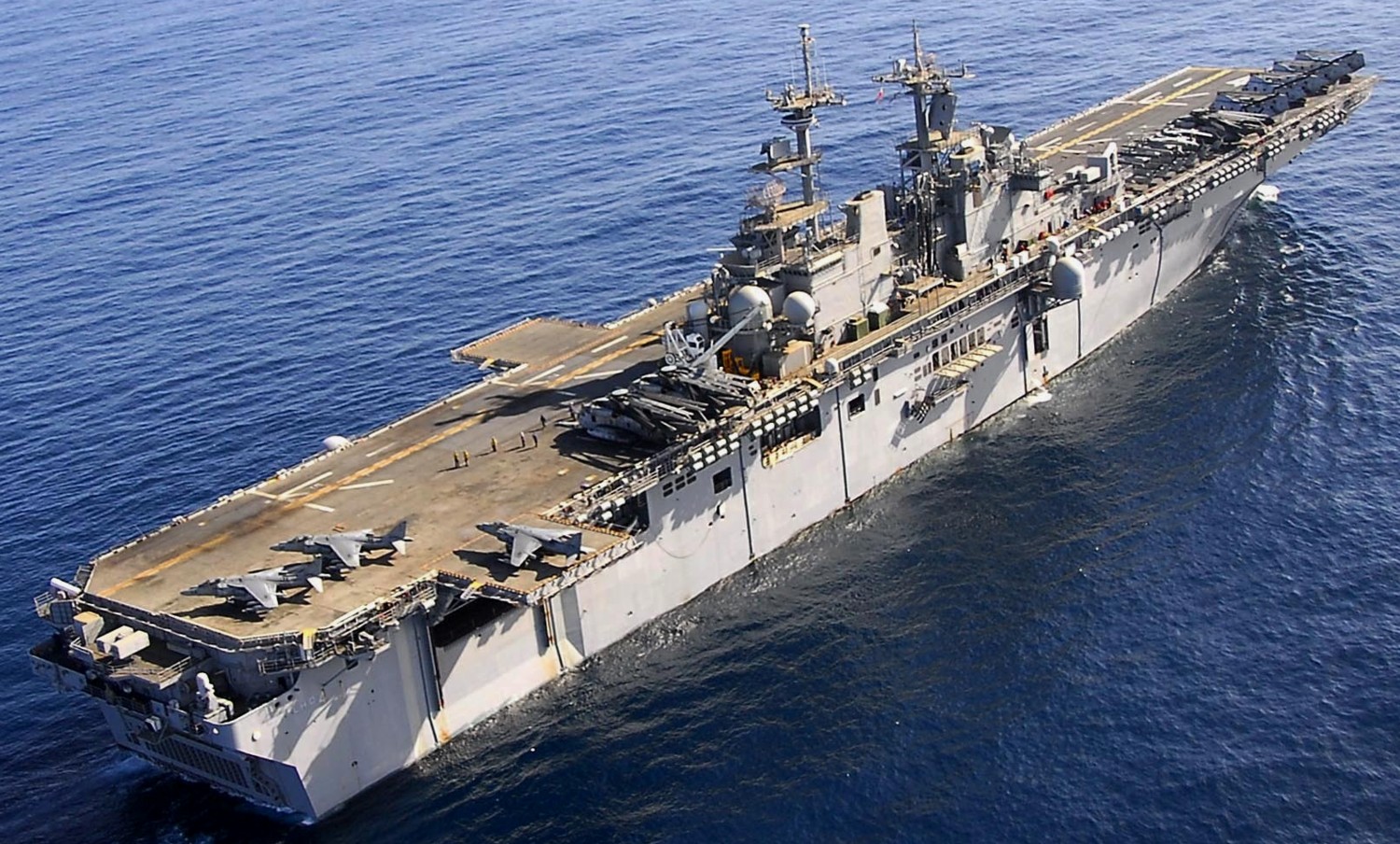 lhd-4 uss boxer wasp class amphibious assault ship dock landing us navy marines hmm-163 33
