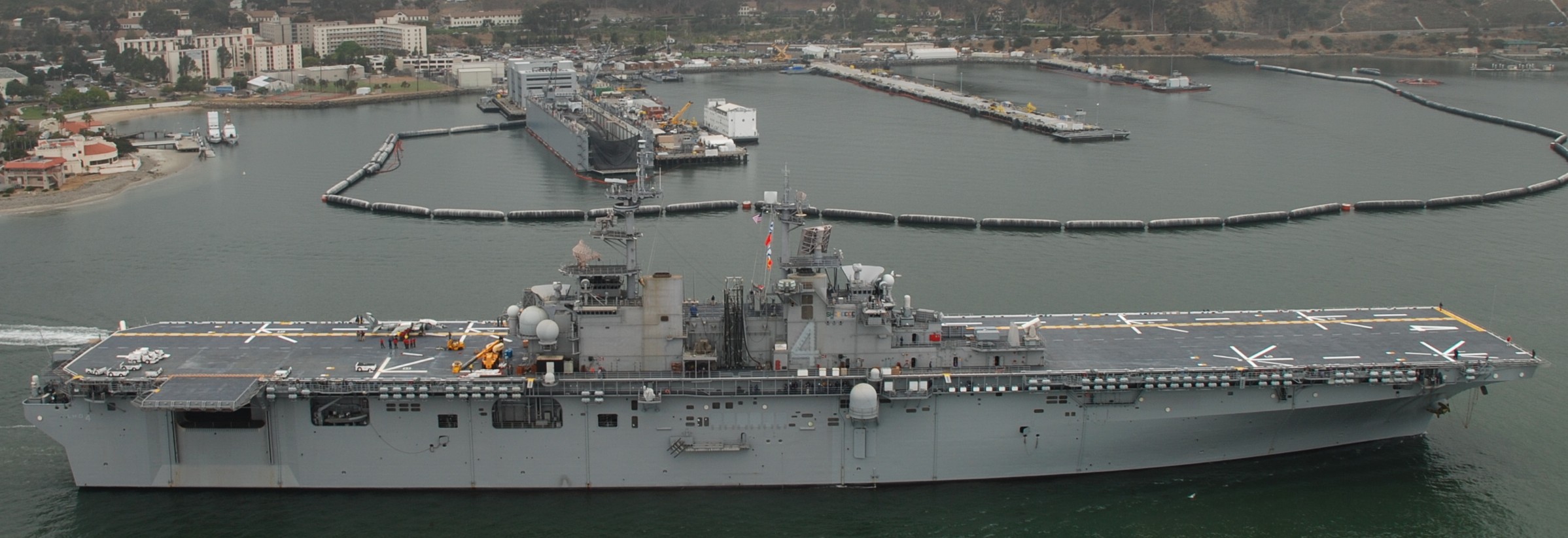 lhd-4 uss boxer wasp class amphibious assault ship dock landing us navy san diego california 42