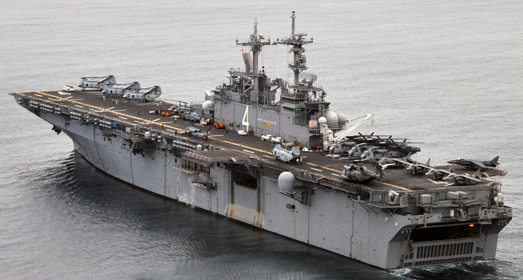 lhd-4 uss boxer wasp class amphibious assault ship dock landing us navy marines hmm-163 44