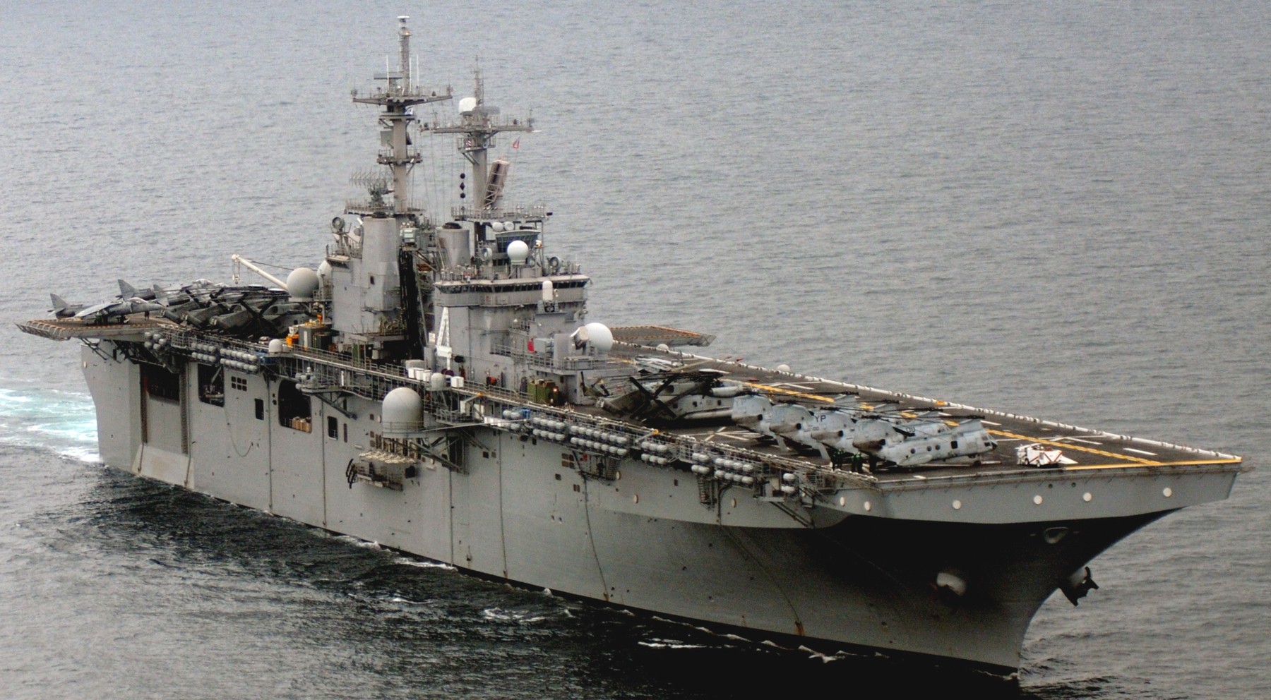 lhd-4 uss boxer wasp class amphibious assault ship dock landing us navy marines hmm-163 46