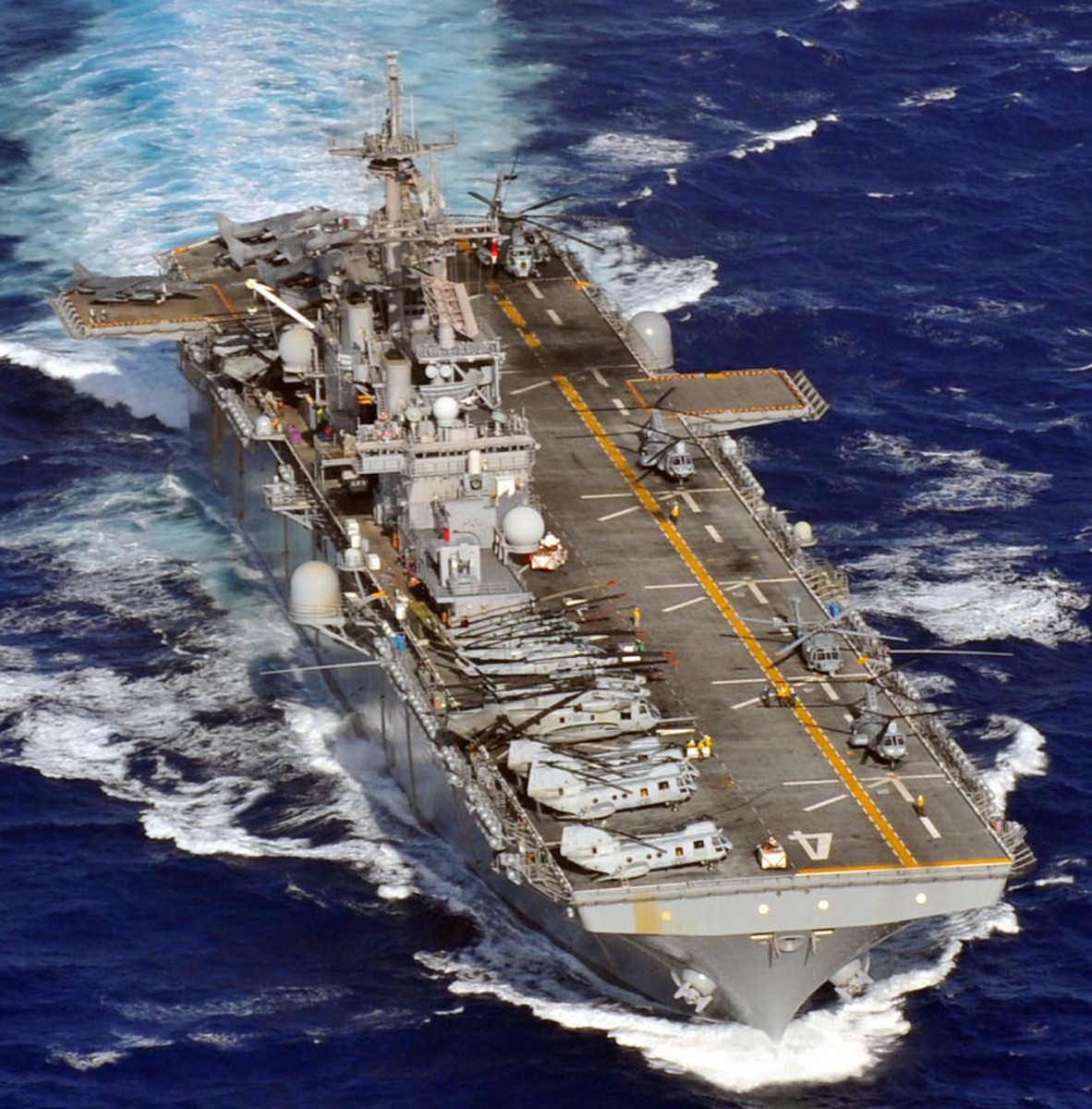 lhd-4 uss boxer wasp class amphibious assault ship dock landing us navy marines hmm-163 51