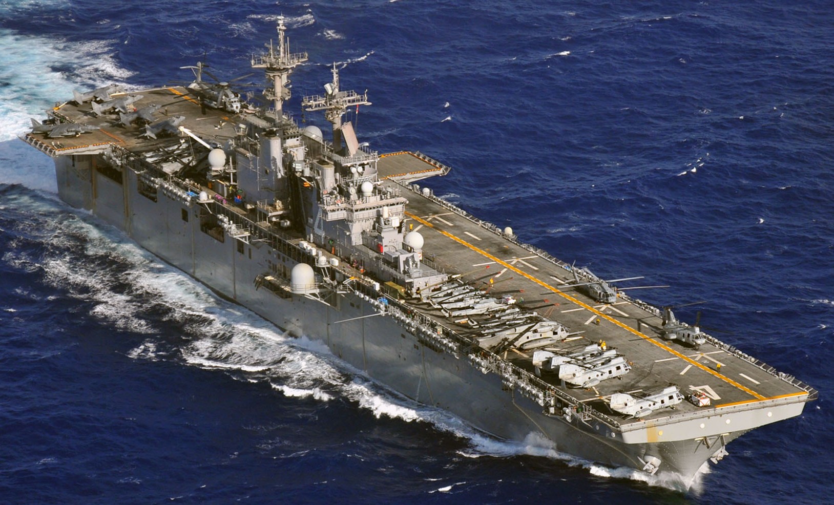 lhd-4 uss boxer wasp class amphibious assault ship dock landing us navy marines hmm-163 53