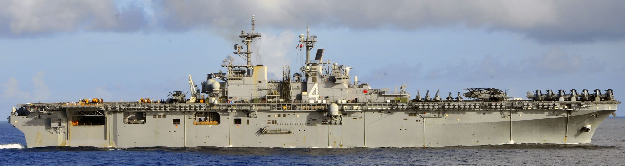 lhd-4 uss boxer wasp class amphibious assault ship dock landing us navy marines hmm-163 south china sea 54