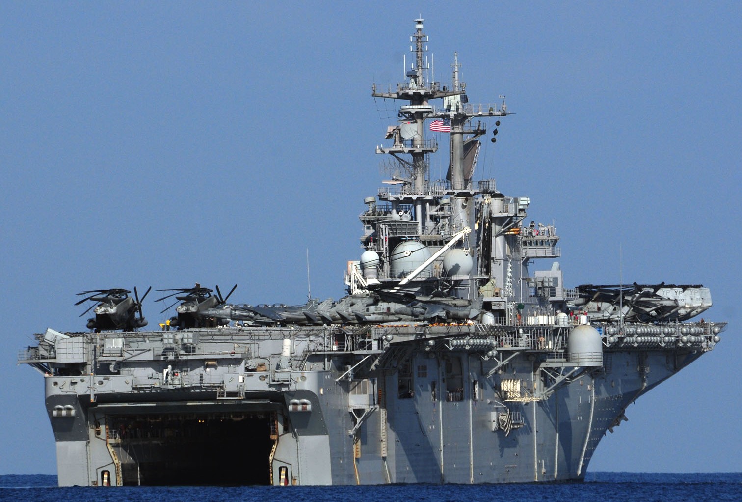 lhd-4 uss boxer wasp class amphibious assault ship dock landing us navy marines hmm-163 indian ocean 55