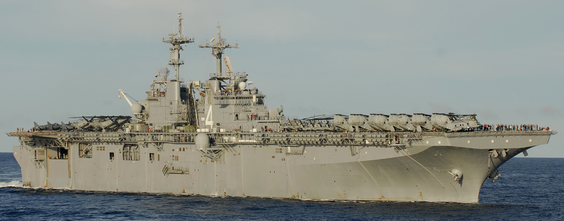 lhd-4 uss boxer wasp class amphibious assault ship dock landing us navy marines hmm-163 pacific ocean 67