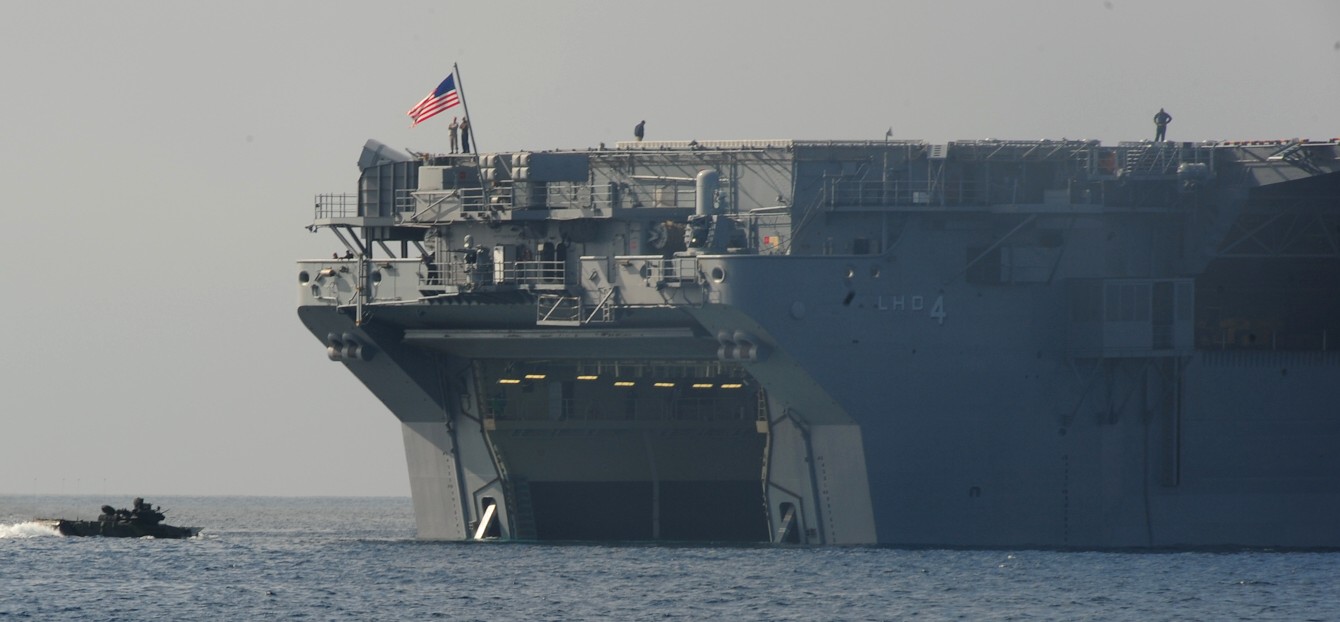 lhd-4 uss boxer wasp class assault ship dock landing us navy amphibious assault vehicle aav 73