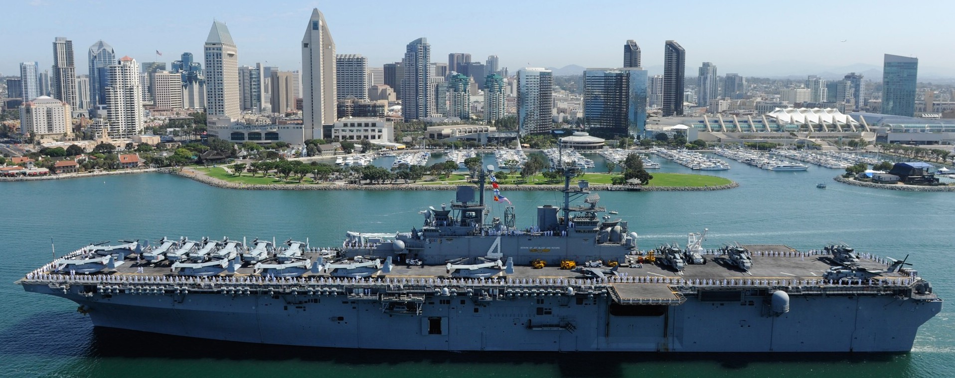 lhd-4 uss boxer wasp class amphibious assault ship dock landing us navy marines vmm-166 san diego california 82