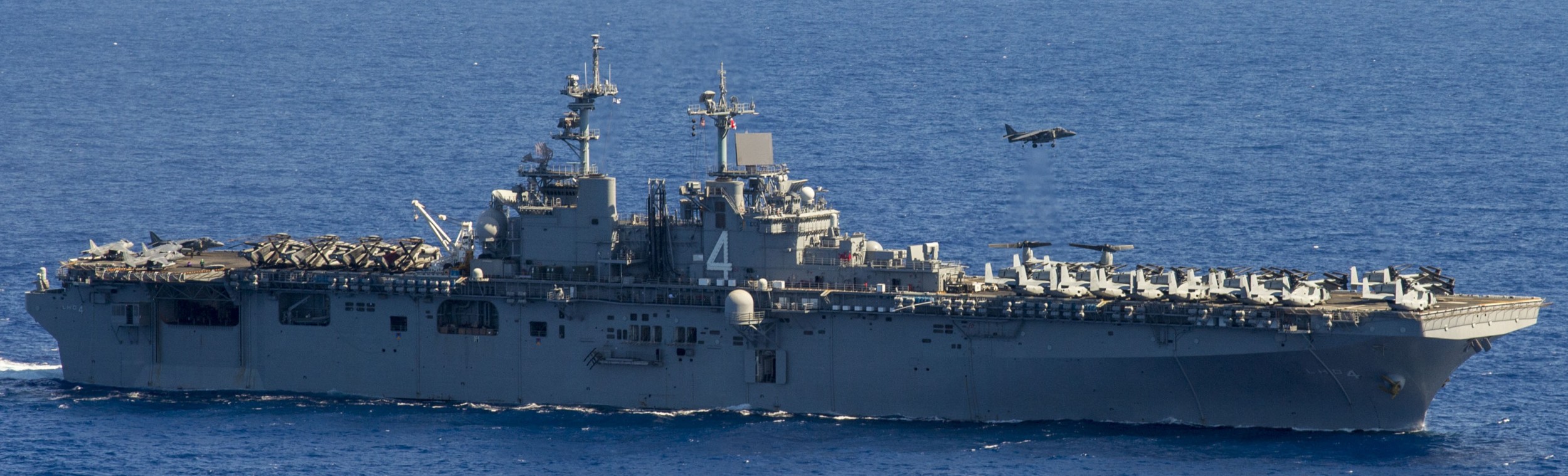 lhd-4 uss boxer wasp class amphibious assault ship dock landing us navy marines vmm-166 84