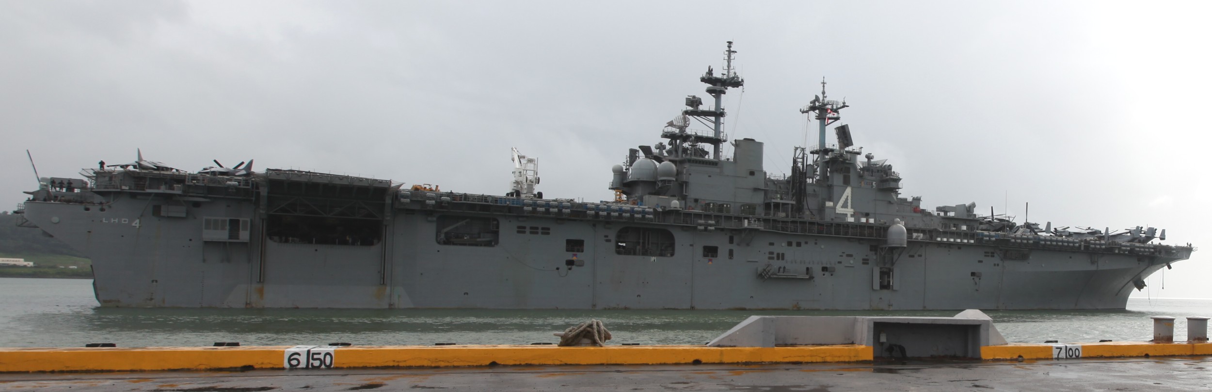 lhd-4 uss boxer wasp class amphibious assault ship dock landing us navy marines vmm-166 subic bay philippines 85
