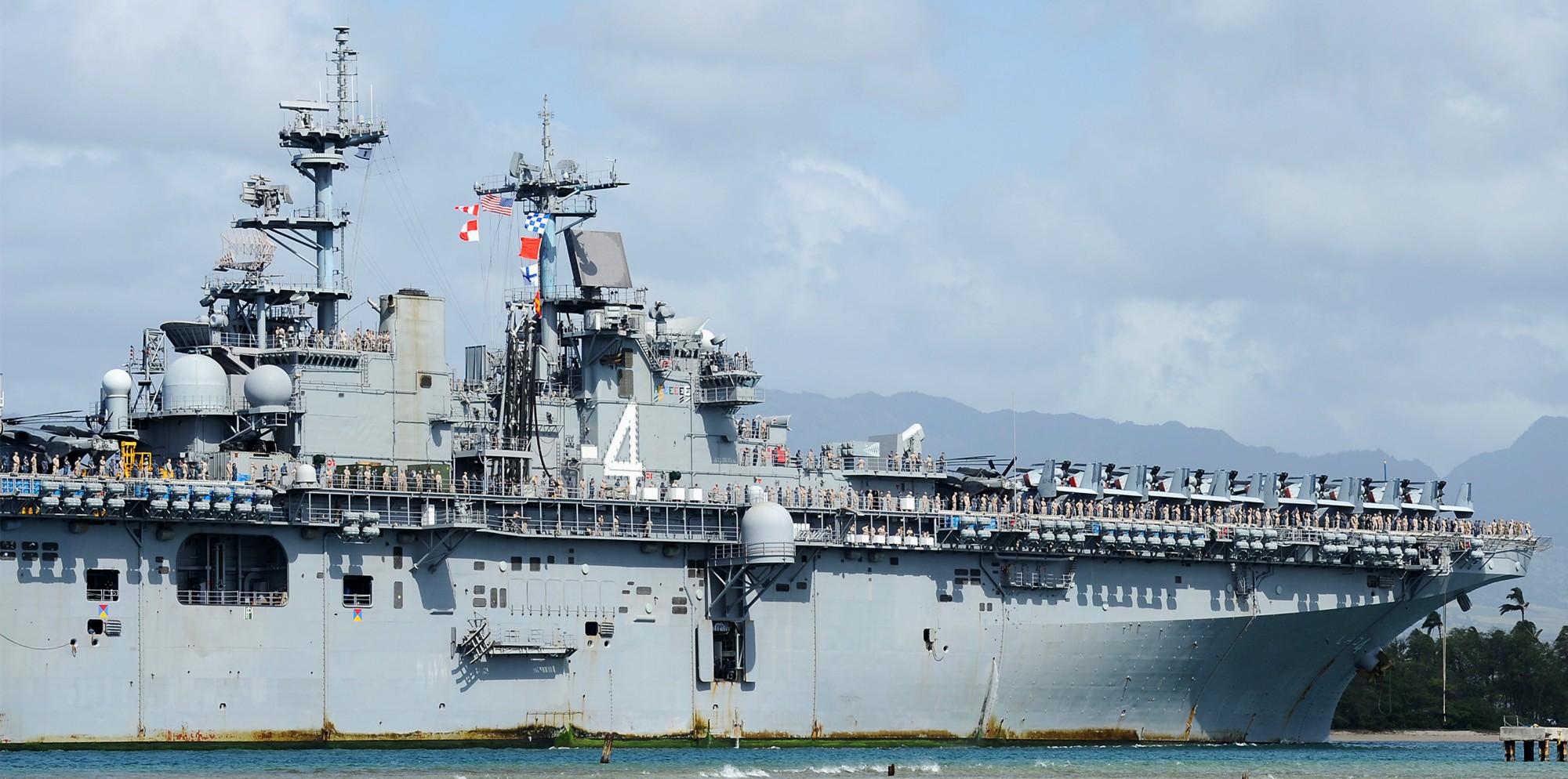 lhd-4 uss boxer wasp class amphibious assault ship dock landing us navy marines vmm-166 pearl harbor hawaii 92