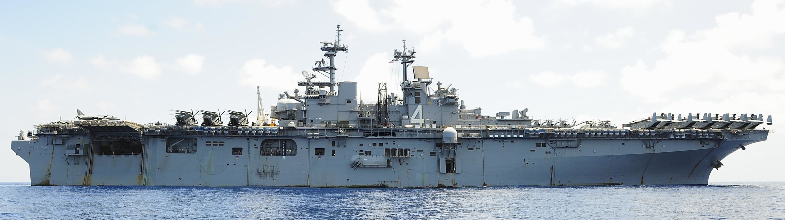 lhd-4 uss boxer wasp class amphibious assault ship dock landing us navy marines vmm-166 gulf of aden 110