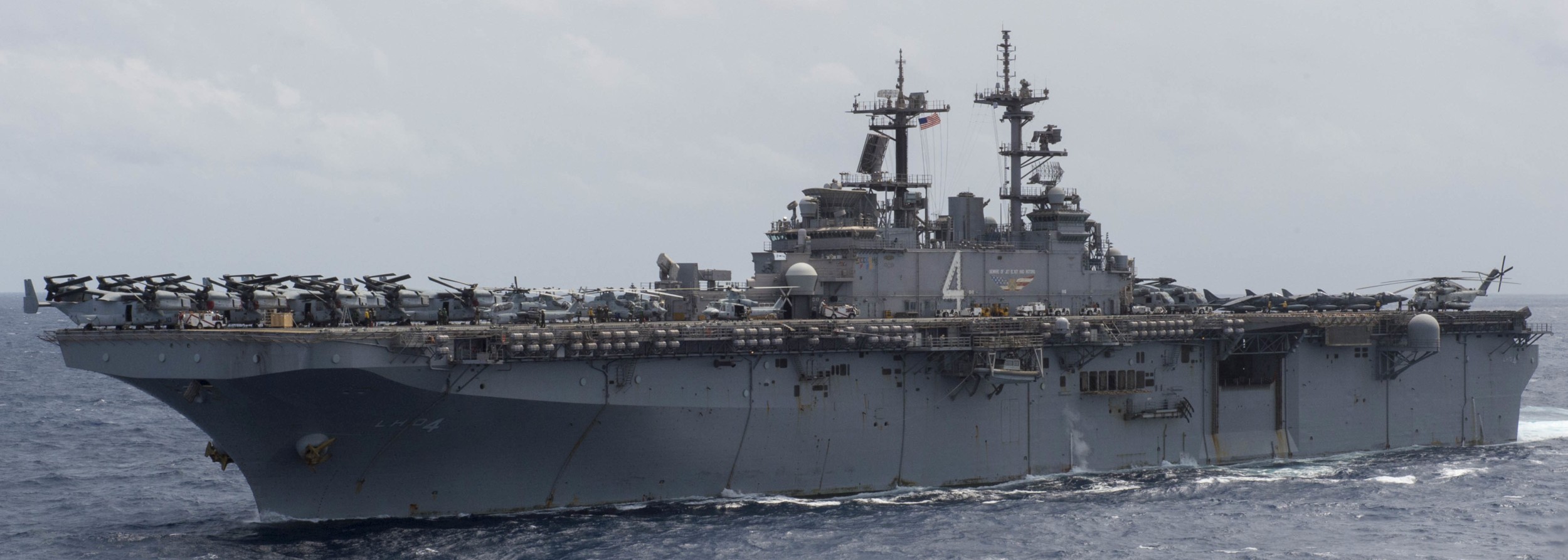 lhd-4 uss boxer wasp class amphibious assault ship dock landing us navy marines vmm-166 rein 115