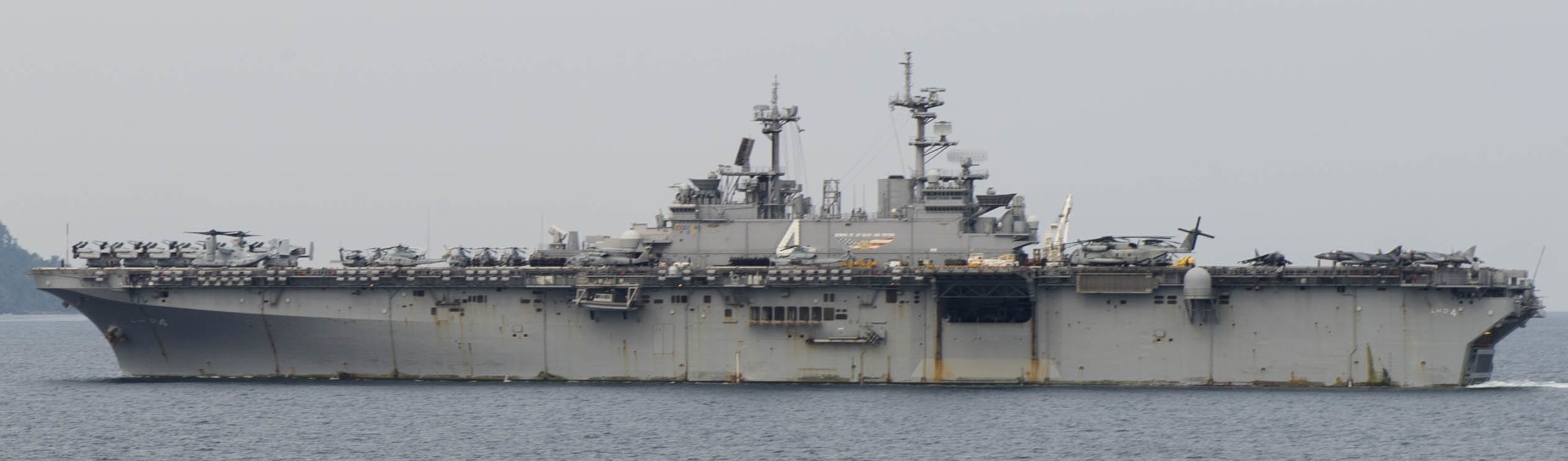 lhd-4 uss boxer wasp class amphibious assault ship dock landing us navy marines vmm-166 kota kinabalu malaysia 119
