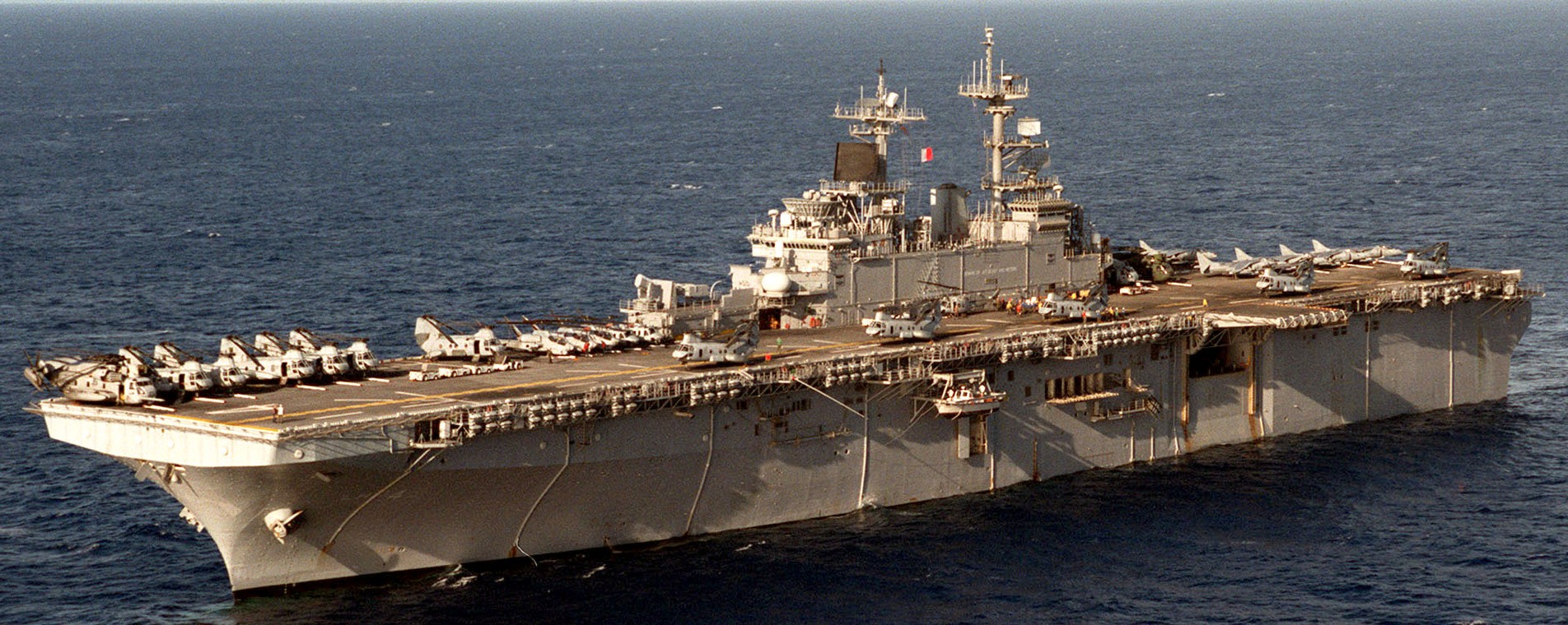lhd-4 uss boxer wasp class amphibious assault ship dock landing us navy marines hmm-364 rimpac 1998