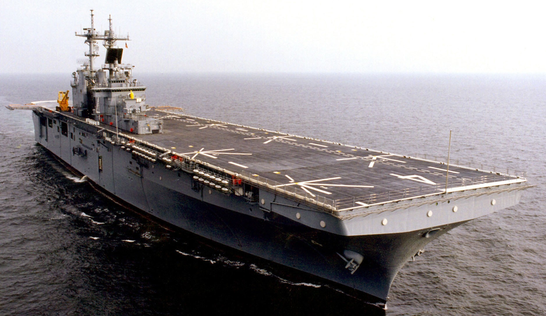 lhd-4 uss boxer wasp class amphibious assault ship dock landing us navy 131