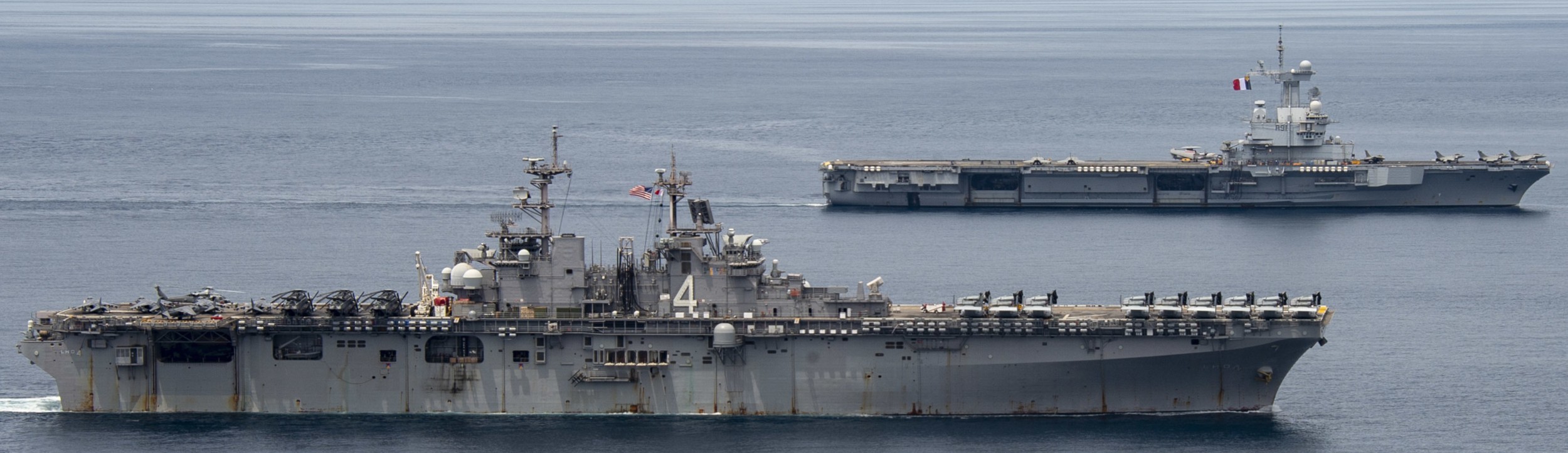 lhd-4 uss boxer wasp class amphibious assault ship landing helicopter dock us navy vmm-163 marines 142