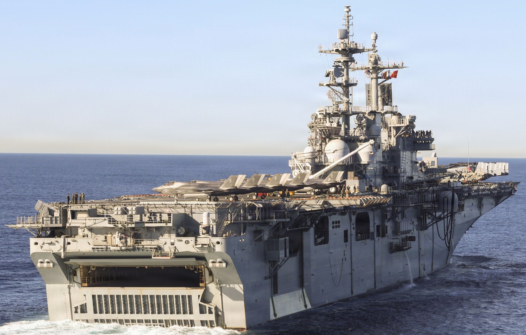 lhd-4 uss boxer wasp class amphibious assault ship landing helicopter dock vmm-163 vmfa-122 f-35b 187