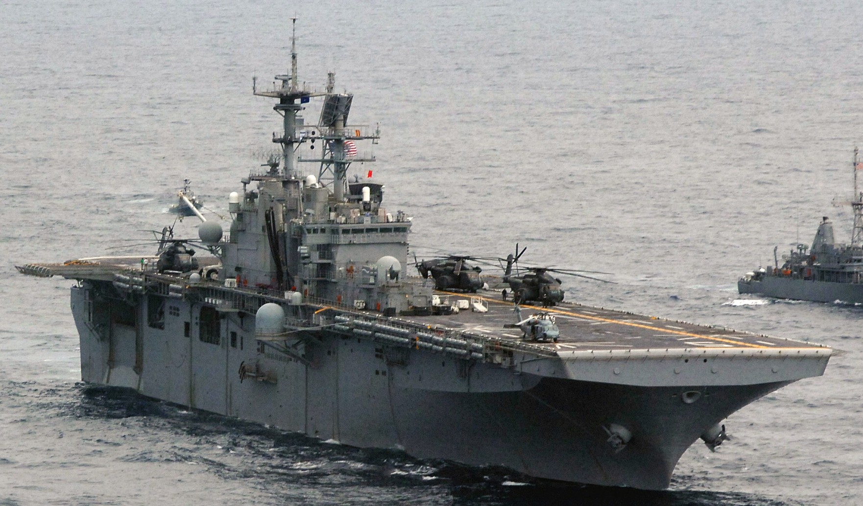 lhd-5 uss bataan wasp class amphibious assault ship dock landing helicopter us navy exercise panamax 2005