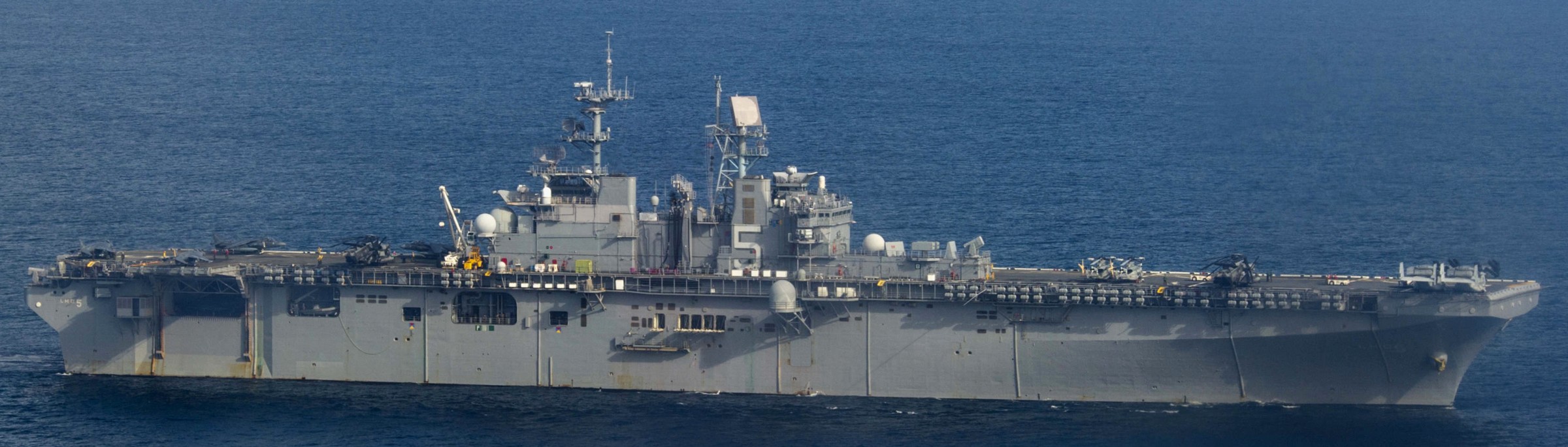 lhd-5 uss bataan wasp class amphibious assault ship dock landing helicopter us navy vmm-263 marines 82