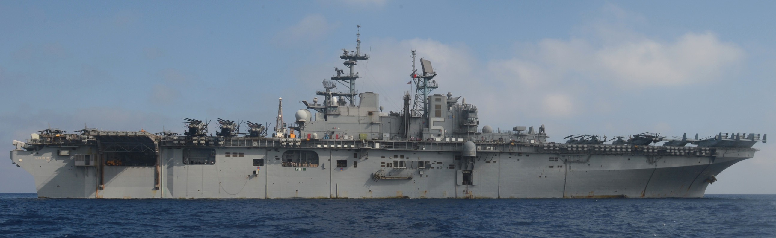 lhd-5 uss bataan wasp class amphibious assault ship dock landing helicopter us navy vmm-263 marines mediterranean sea 95