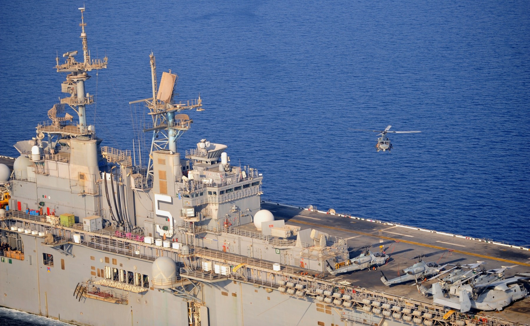 lhd-5 uss bataan wasp class amphibious assault ship dock landing helicopter us navy vmm-263 marines arabian gulf 101