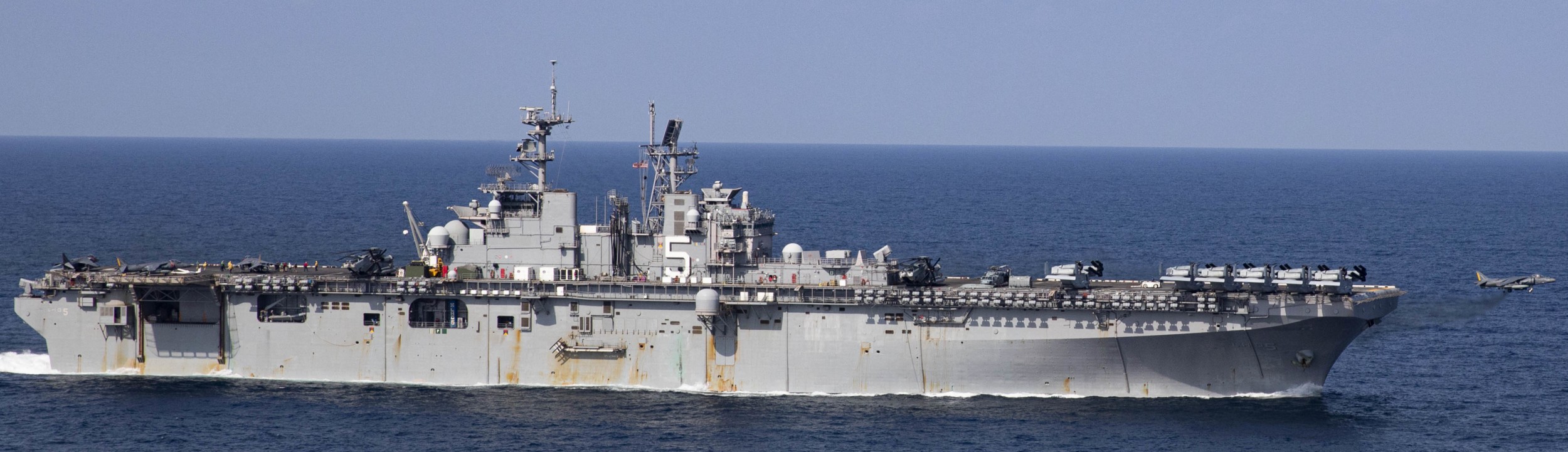 lhd-5 uss bataan wasp class amphibious assault ship dock landing helicopter us navy vmm-365 marines gulf of aden 156