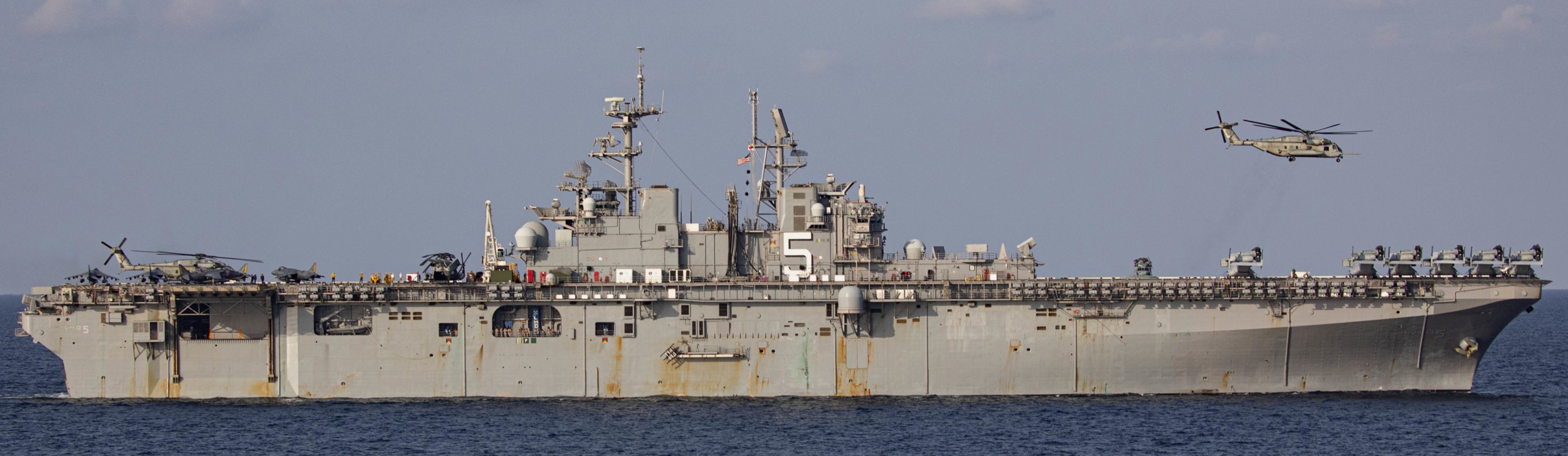 lhd-5 uss bataan wasp class amphibious assault ship dock landing helicopter us navy vmm-365 marines gulf of aden 2020