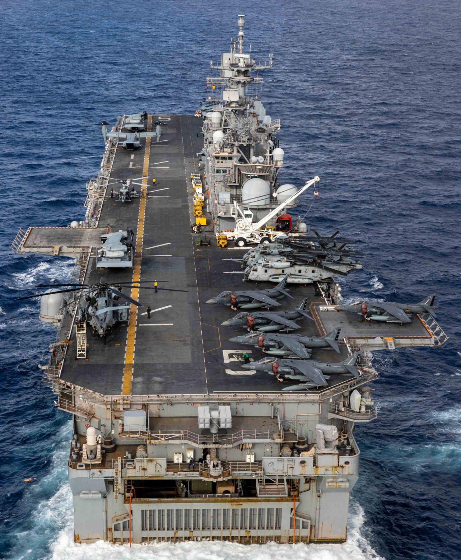 lhd-5 uss bataan wasp class amphibious assault ship dock landing helicopter us navy vmm-162 marines atlantic ocean 192