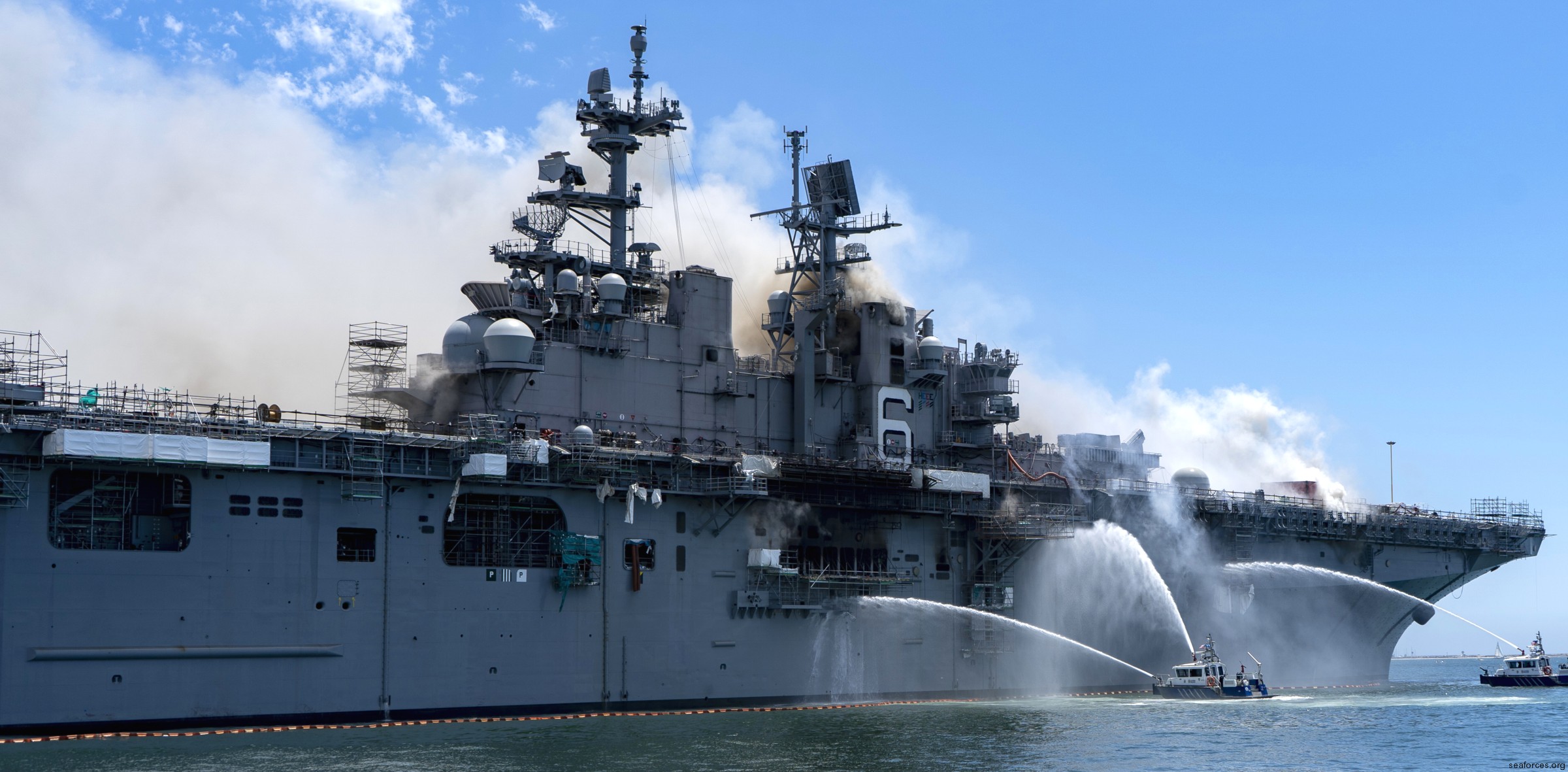 uss bonhomme richard lhd-6 fire naval base san diego amphibious assault landing ship helicopter dock 03