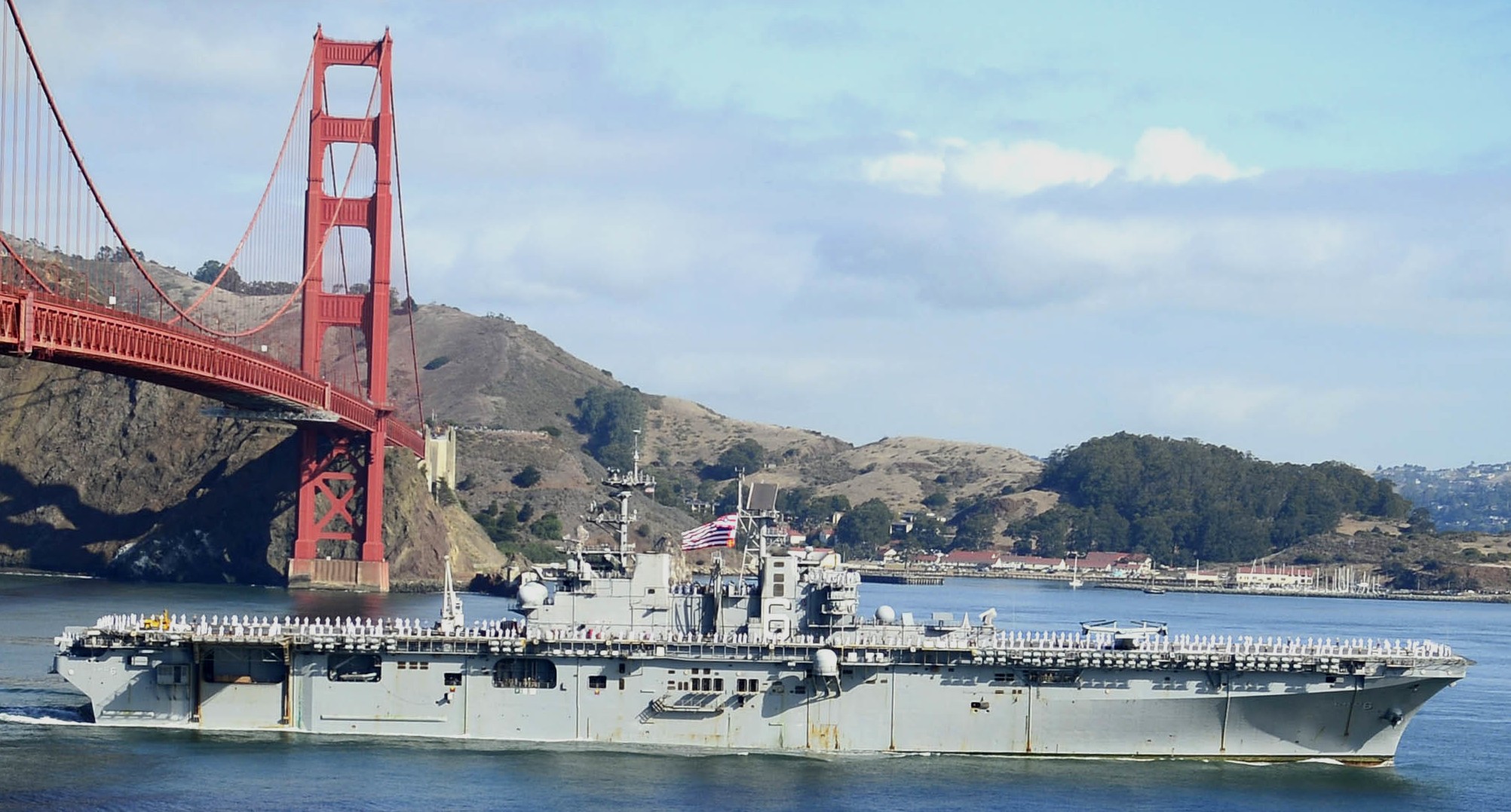 lhd-6 uss bonhomme richard amphibious assault ship landing helicopter dock wasp class us navy san francisco fleet week 2018 13