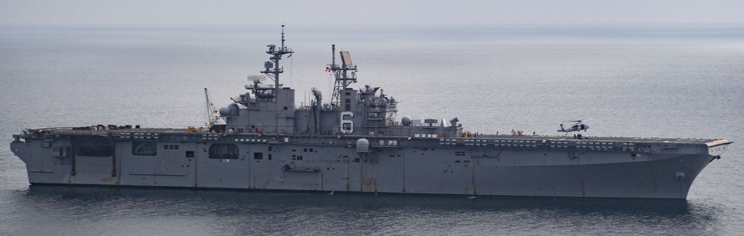 lhd-6 uss bonhomme richard amphibious assault ship landing helicopter dock wasp class 17