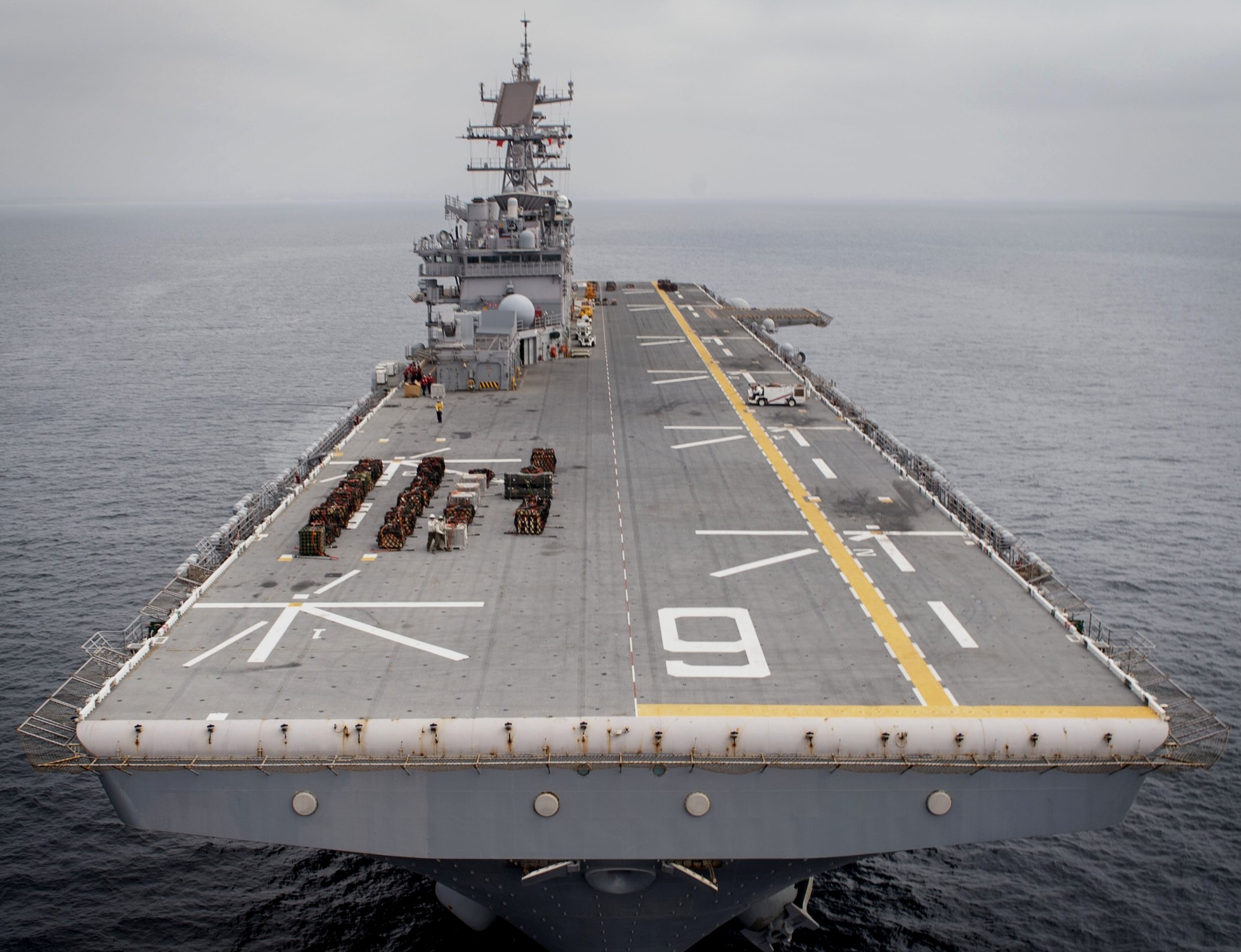 lhd-6 uss bonhomme richard amphibious assault ship landing helicopter dock wasp class us navy ammunition offload 18