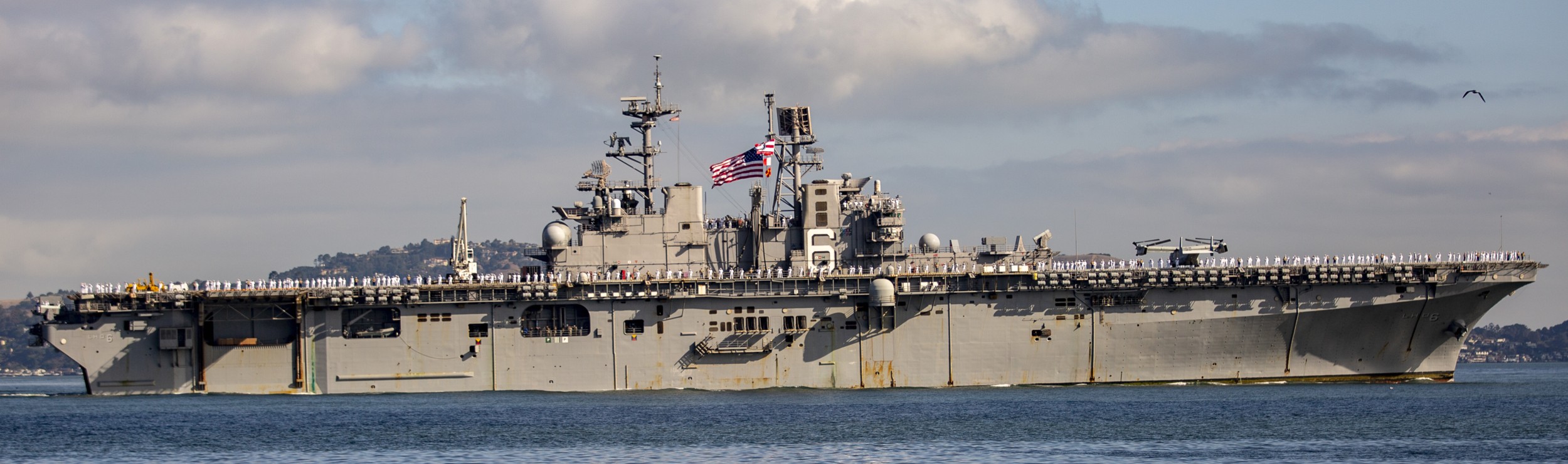 lhd-6 uss bonhomme richard amphibious assault ship landing helicopter dock wasp class 19 san francisco