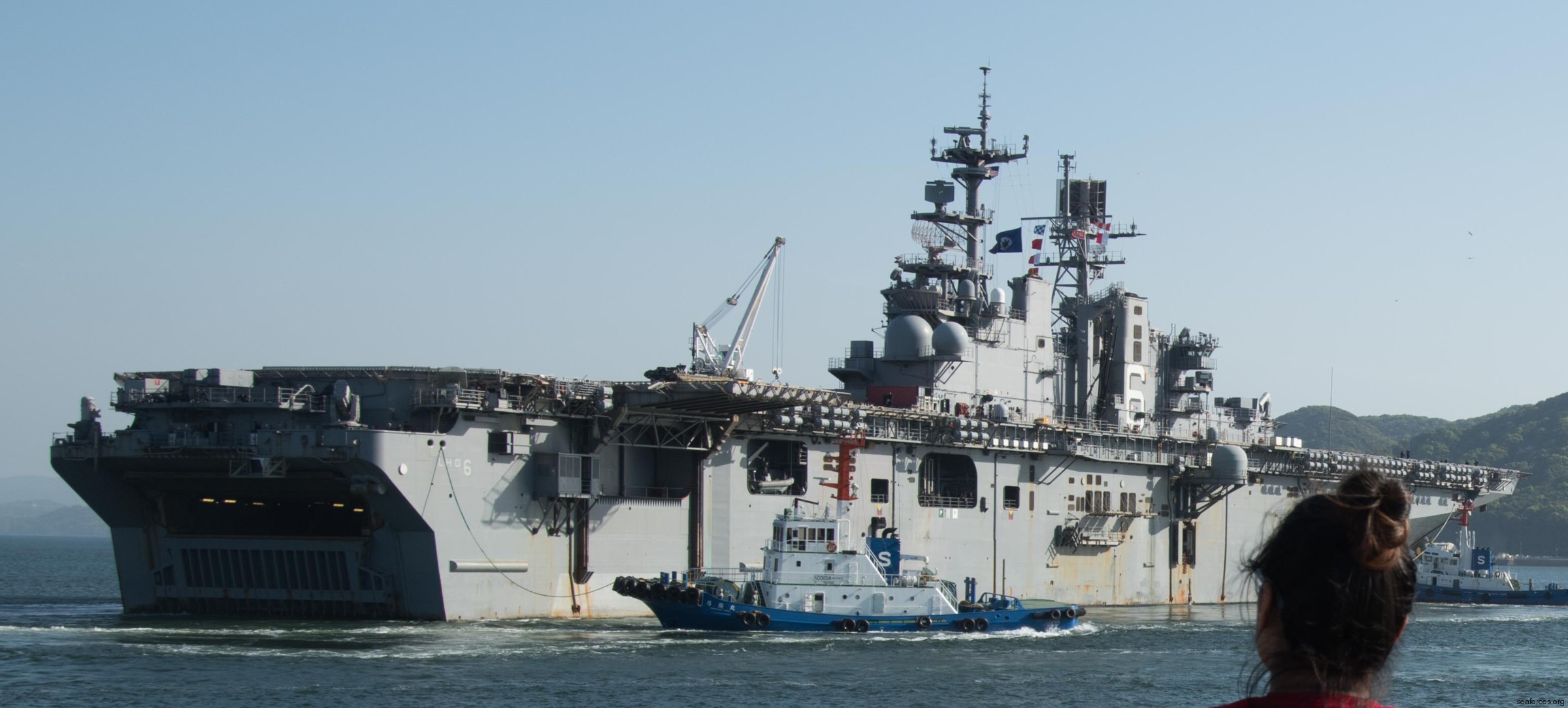 lhd-6 uss bonhomme richard amphibious assault ship landing helicopter dock wasp class 27 fleet activities sasebo japan