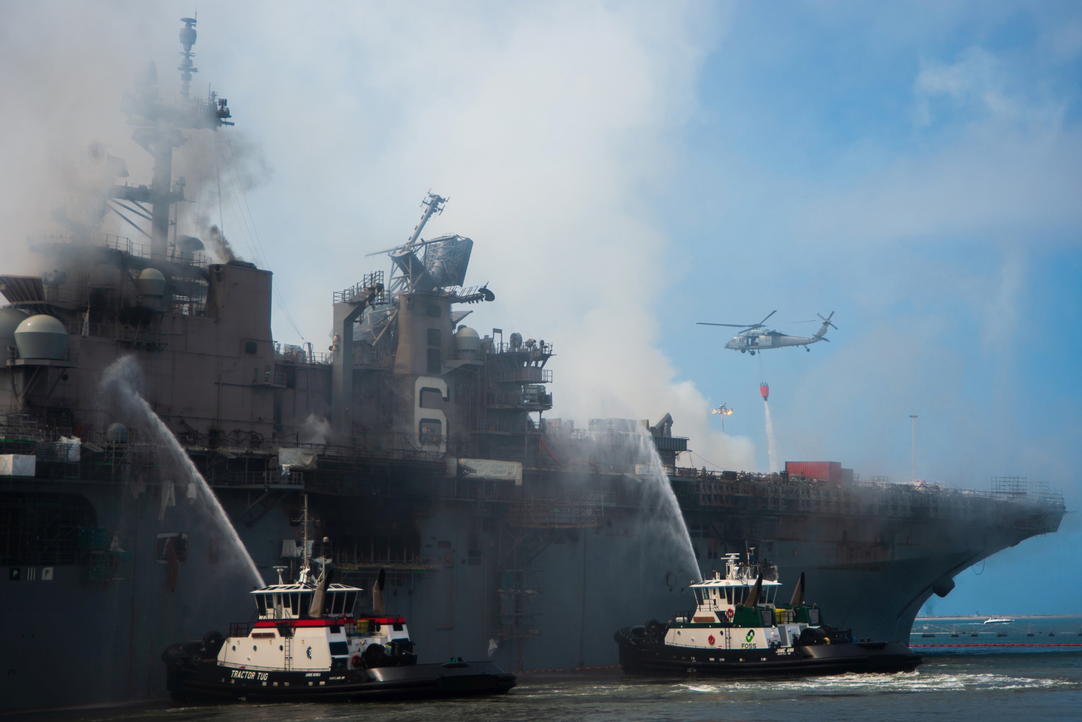 uss bonhomme richard lhd-6 fire naval base san diego amphibious assault landing ship helicopter dock 42